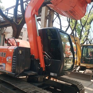 HITACHI zaxis ZX 70มือสองเครื่องขุดขนาดเล็ก ZX 70เครื่องขุดดิน ZX 70แบบญี่ปุ่นดั้งเดิมเครื่องยนต์อีซูซุ7ตันน้ำหนักการดำเนินงานรวมปั๊มมอเตอร์ - Product Image 5
