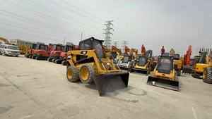 รถตักล้อยางขนาดเล็ก 3 ตัน ยี่ห้อแคตเตอร์พิลลาร์ รุ่น Cat 246D 246C เครื่องยนต์ Deutz 55 กิโลวัตต์ มือสอง สำหรับงานก่อสร้าง ขาย - Product Image 2