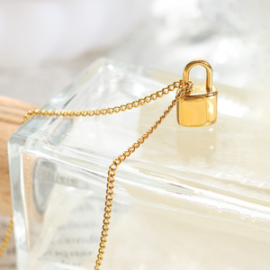 Cavigliere da spiaggia con catena in acciaio inossidabile placcato oro 18 carati delicate per accessori da donna cavigliera con ciondolo a lucchetto impermeabile - Product Image 6