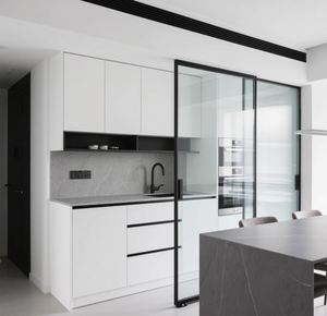 SANTOPOVA Armoires de cuisine modernes minimalistes en blanc brillant avec portes en verre et four encastré - Product Image 3