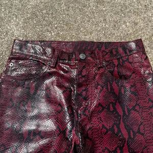 กางเกงหนังงูสั่งทำขายส่ง เอวสูง ระบายอากาศได้ดี มีสไตล์ - กางเกงหนังผู้ชายแฟชั่นใหม่สไตล์ฮิปฮอป - Product Image 3