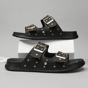 Sandales noires en PVC à enfiler avec boucles et clous dorés, bout ouvert, semelle extérieure en caoutchouc antidérapante, chaussures d'été pour hommes - Product Image 2