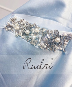 <span class=keywords><strong>Abito</strong></span> Lungo da Cerimonia Ruolai LDC6507 Plus Size con Spalline Sottili, Scollo a V, in Raso Blu, <span class=keywords><strong>Schiena</strong></span> Incrociata e Tasche - Product Image 3