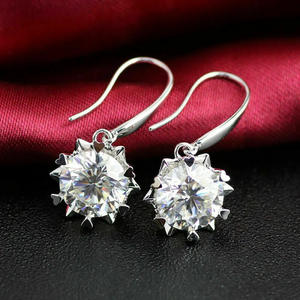 Pendientes de Cristal con Forma de Estrella en Oro Blanco Goe Lune, con Engaste de Garras, para Uso Diario, Estilo Clásico para Mujer - Product Image 4