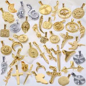Bijoux pour hommes de haute qualité personnalisés, plaqués or 18 carats, pendentifs boussole, croix crucifix en acier inoxydable, charme aile de rose, pendentif Méduse - Product Image 1