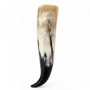 Mug à boire en corne de buffle naturelle fait main, motif loup gravé, pour reconstitution historique médiévale, cadeau pour les amateurs de barware. - Product Image 1