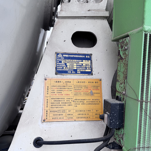 Camion malaxeur à <span class=keywords><strong>béton</strong></span> Howo 6x4 8x4 pour un mélange de <span class=keywords><strong>béton</strong></span> fluide et une <span class=keywords><strong>livraison</strong></span> stable sur les projets urbains et industriels - Product Image 5