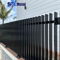 Modern roestbestendig tuinhek van aluminiumlegering, verticale lamellen, 1,8 meter hoog, gepoedercoat, esthetisch aantrekkelijk