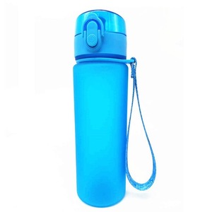 新入荷 600ml/800ml ハードプラスチック製デザインスポーツボトル、漏れ防止キャップ付き、ジム、学校、旅行に最適 - Product Image 5