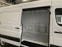 Fourgonnette à conduite à droite avec espace de chargement pleine hauteur pour l'approvisionnement en gros et la livraison au détail dans les rues étroites