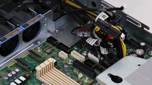Serveur en rack Dell PowerEdge R650xs 1U, processeur Xeon Silver 4310, 750W, fabriqué en Chine, en stock - Product Image 5