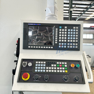 <span class=keywords><strong>Il</strong></span> centro di lavoro verticale CNC VMC1160, con <span class=keywords><strong>il</strong></span> suo sistema di controllo opzionale, è una fresatrice CNC completamente automatica. - Product Image 4
