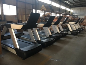 Tapis de course commercial multifonctionnel MND-K7B avec écran LCD et boutons – Équipement de fitness professionnel - Product Image 3