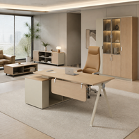 Bureau de direction en L en bois grainé avec armoire latérale rabattable pour projets et commandes