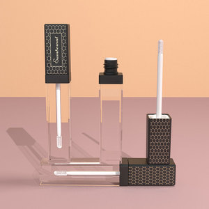 Tubos de brillo de labios transparentes cuadrados de etiqueta privada personalizada Tubo cosmético de aceite de labios vacío único Embalaje Lápiz labial de género de plástico - Product Image 1