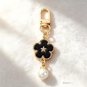 Elegant White Enamel Clover Pearl Keychain Gold Swivel Snap Hook Luxury Style Handbag Charm Fashion <b>Key</b> Decor For Ladies Gift - Product Image 4