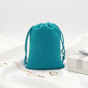 Vente en gros de sacs à cordon en velours noir doux de haute qualité, personnalisés, avec logo personnalisé, emballage cadeau portable pour bijoux - Product Image 5