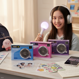 ILLIT K-Pop Segundo Mini Álbum ILL Like YOU Versión GLLIT CD + Tarjeta Fotográfica en Caja, Llavero, Pegatina, Papel con Letras, Versión Aleatoria - Product Image 3