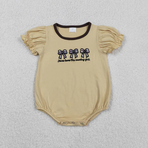 Jesús ama este mono de manga corta para niñas con diseño de bordado de niña campestre. - Product Image 1