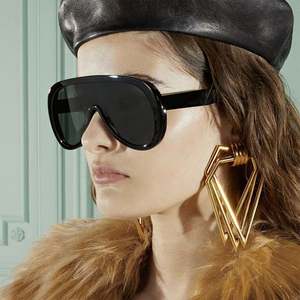 Gafas de Sol de Piloto con Marco Grande Negro Vintage y Logotipo Personalizado 2025, Lentes de Una Pieza con Protección UV400 para Mujer - Product Image 3