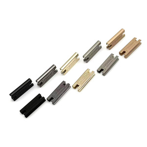 Etiquetas de Metal con Logotipo Personalizado para Ropa, Diseño de Moda, Clip para Bolsillo con Pliegue Central, Etiquetas con Borde Cortado con Láser, Ecológicas, Etiquetas en Relieve 3D - Product Image 2