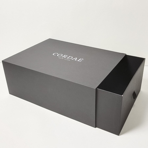 Di lusso grande bianco opaco caldo timbrato in rilievo Logo personalizzato nero scorrevole cassetto confezione regalo per la famosa signora borse spugna - Product Image 1