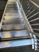 Escalier en acier galvanisé au design moderne, marches en métal soudées, escalier de secours, bricolage, sûr et durable