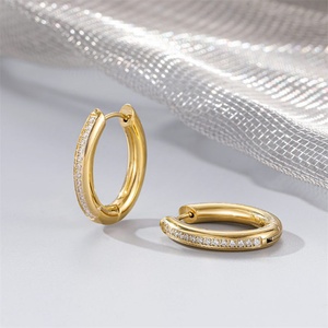 ต่างหูสแตนเลสมาใหม่ต่างหูห่วงชุบทอง18K ประดับเพทาย - Product Image 4