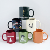 Assortiment de tasses à café en céramique brillante de couleur unie, en porcelaine, pour usage commercial, vente en gros, unité de base pour centre d'approvisionnement