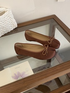 OEM ODM Mocassins pour femmes en satin soyeux à bout Tabi fendu, avec petit nœud, à enfiler, sans talon, légers, antidérapants, silencieux, souples, décontractés pour le quotidien - Product Image 5
