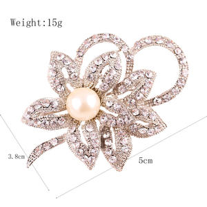 เข็มกลัดรูปดอกไม้สองกลีบประดับมุกเม็ดใหญ่และคริสตัลสีเงิน ขายดีอันดับต้นๆ - Product Image 3