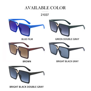 Nuevas gafas de sol de moda para mujer, montura cuadrada grande, protección UV400, clase 2, lentes de PC, montura negra - Product Image 4