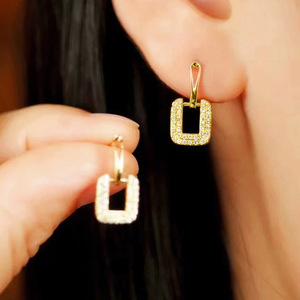 Boucles d'oreilles carrées creuses en zircon pour femmes, bijoux élégants, géométriques et délicats - Product Image 2