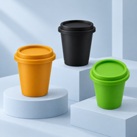 Tasse à café finition mate, corps conique, couvercle à pression, deux couleurs, surface unie, ensemble de vaisselle