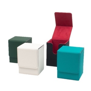 Boîte à cartes en cuir pliable, fermeture magnétique rectangulaire, étui de rangement pour TCG et poker, options multicolores - Product Image 1