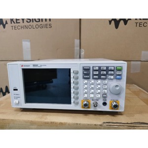 Analizador HP/Keysight N9322C de 9kHz - 7 GHz con Fuente TG xgeqpt - Product Image 3
