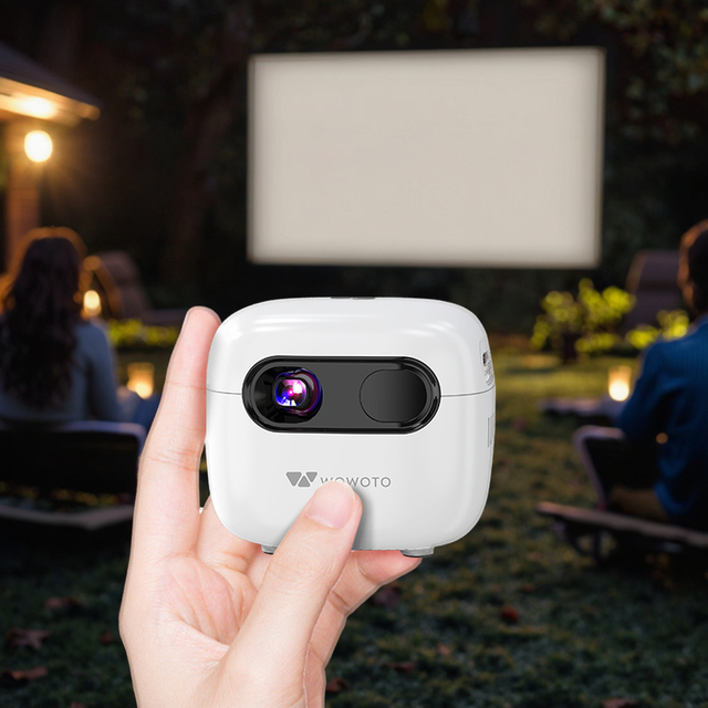Factory Price Support 4K Portable Mini DLP Projector Battery LED Lamp Built-in Speaker 3D and Stereo Features for Home Use