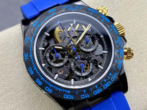 Montre mécanique haut de gamme à la mode avec un boîtier en fibre de carbone, un design squelette et un chronographe de sport à contraste de couleur bleu-or. - Product Image 2