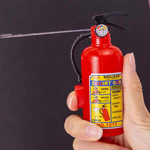 La nuova, unica e creativa pistola ad acqua giocattolo scherzo è Super divertente. È un estintore di plastica per bambini e una pistola a spruzzo d'acqua - Product Image 3