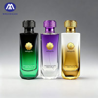 Flacon de parfum en verre à brume fine de 100ml de conception spéciale de luxe avec fond unique et boîte-cadeau pour parfum masculin et féminin