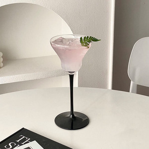 Tasse en verre à <span class=keywords><strong>pied</strong></span> haut créative personnalisée à tige noire Home bar Tasse en verre à <span class=keywords><strong>vin</strong></span> rouge à haute teneur en borosilicate - Product Image 5