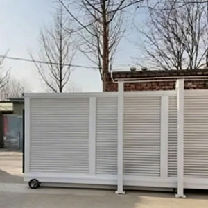 Villa de Diseño Sencillo, Puerta Corredera de Fácil Instalación, Puerta Corredera Personalizada, Sistema de Valla y Puerta de Aluminio - Product Image 1