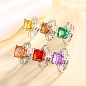 เครื่องประดับแฟชั่น แหวนทองแดงรักษ์โลก ทรงเจ้าหญิง ขนาด 10*10 มม. ประดับเพชรซิคอนสีแดงทรงเรขาคณิตสี่เหลี่ยม ดีไซน์ปรับขนาดได้สำหรับผู้หญิง - Product Image 3