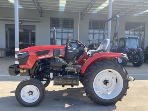 Tracteur agricole rouge 4x4 à transmission par engrenages, roues motrices, niveau de sécurité élevé, machines agricoles - Product Image 3