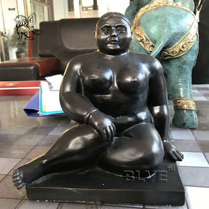 รูปปั้นทองสัมฤทธิ์รูปผู้หญิงอ้วนนั่ง งานศิลปะนามธรรมชื่อดังของ BLVE สำหรับตกแต่งบ้าน - Product Image 2