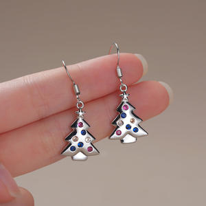 Pendientes colgantes Kiss Me de oro blanco con forma de árbol de Navidad y diamantes de imitación de cristal para mujer, joyería de regalo - Product Image 5