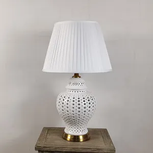 איכות גבוהה בסגנון אירופאי לבן חלול החוצה ג 'ינג' ר קרמיקה מנורת שולחן מודרני פורצלן מודרני חלול מנורת שולחן