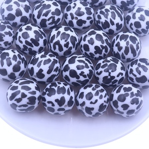 Nuevo 20mm redondo blanco negro moda suelta Chunky Gumball <span class=keywords><strong>Bubblegum</strong></span> estampado vaca acrílico cuentas para niños collar - Product Image 3