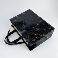 Vente en gros emballage personnalisé impression LOGO sac à provisions en papier à texture crocodile pour vêtements de mode