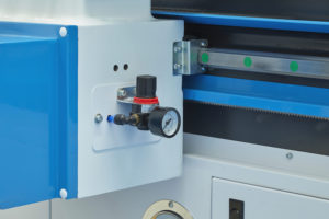 Máquina de corte CNC con mesa de vacío y <span class=keywords><strong>colector</strong></span> de polvo para panel MDF - Product Image 2